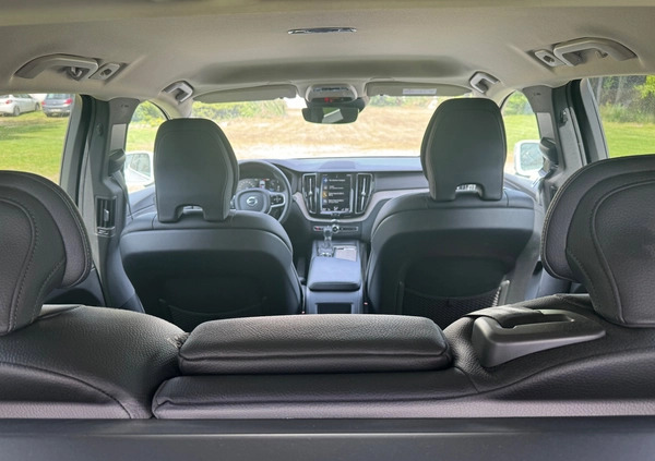 Volvo XC 60 cena 119000 przebieg: 241670, rok produkcji 2018 z Warszawa małe 191